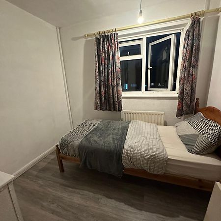 Stevenage Town Centre Hostel - Budget Single Room 外观 照片