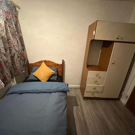 Stevenage Town Centre Hostel - Budget Single Room 外观 照片