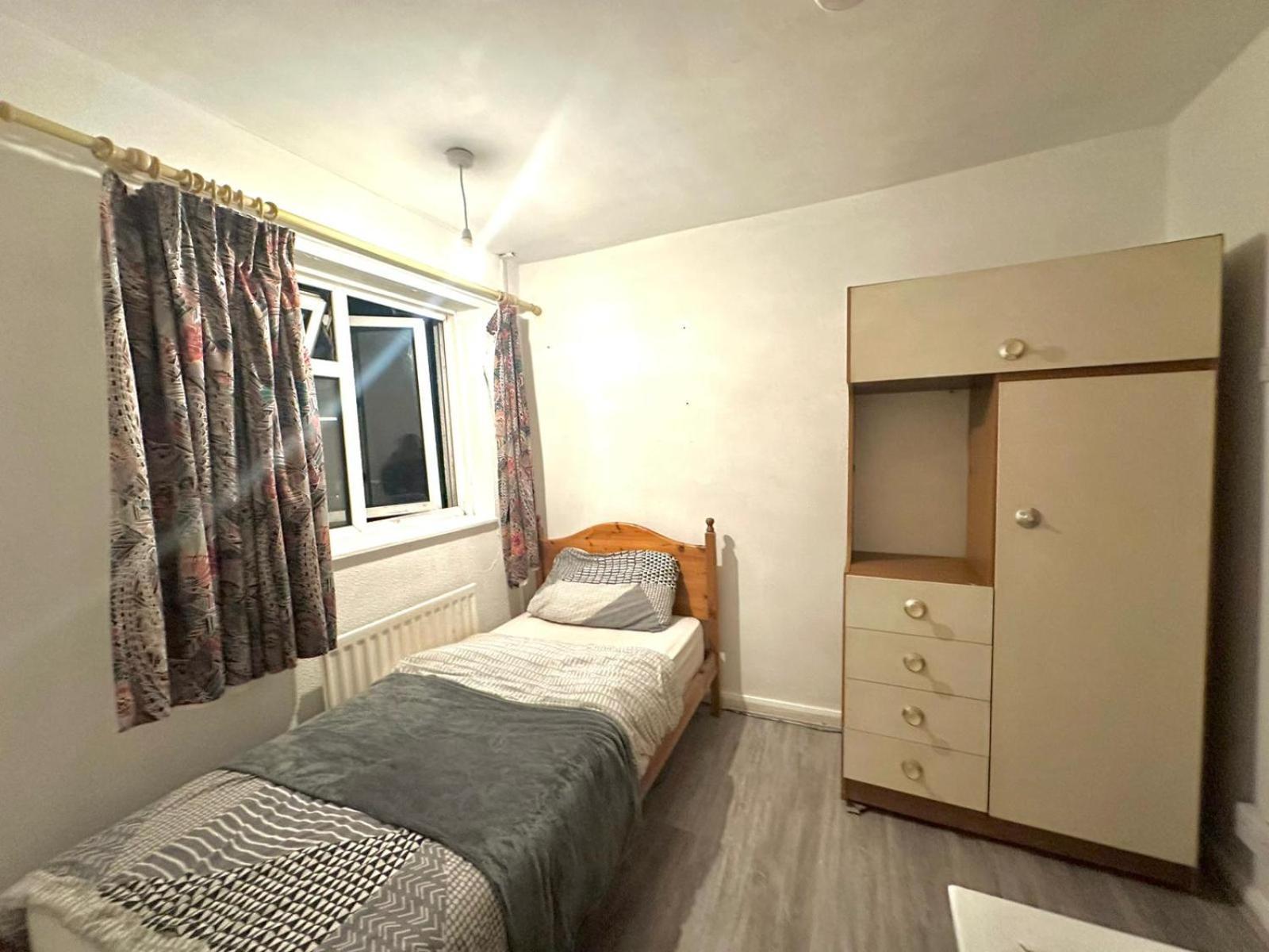 Stevenage Town Centre Hostel - Budget Single Room 外观 照片