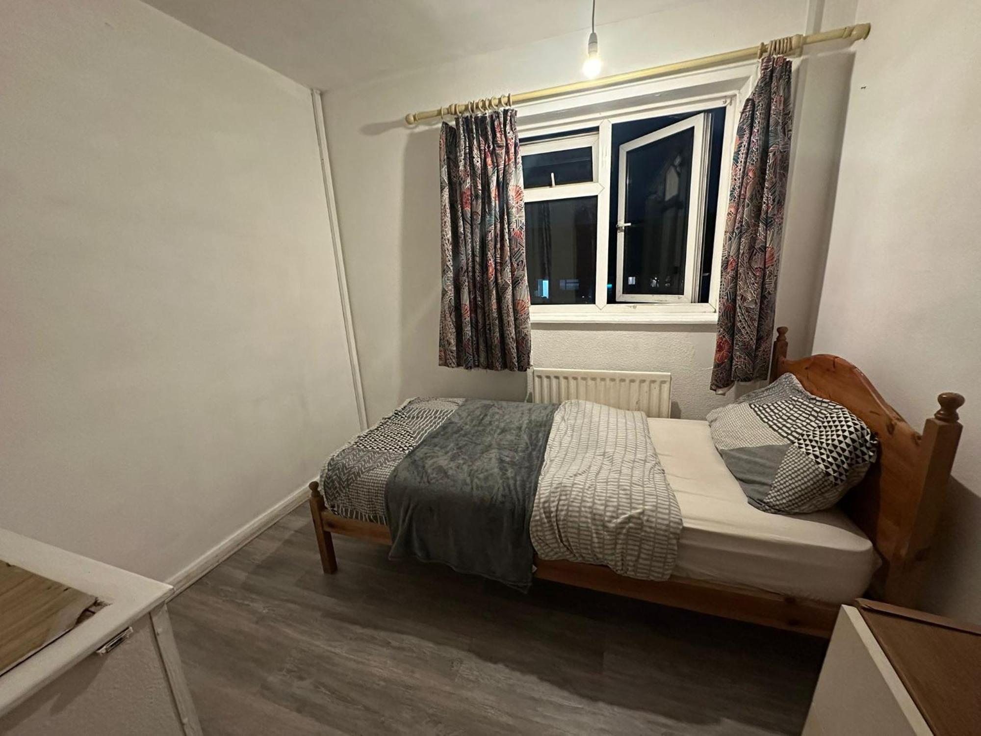 Stevenage Town Centre Hostel - Budget Single Room 外观 照片